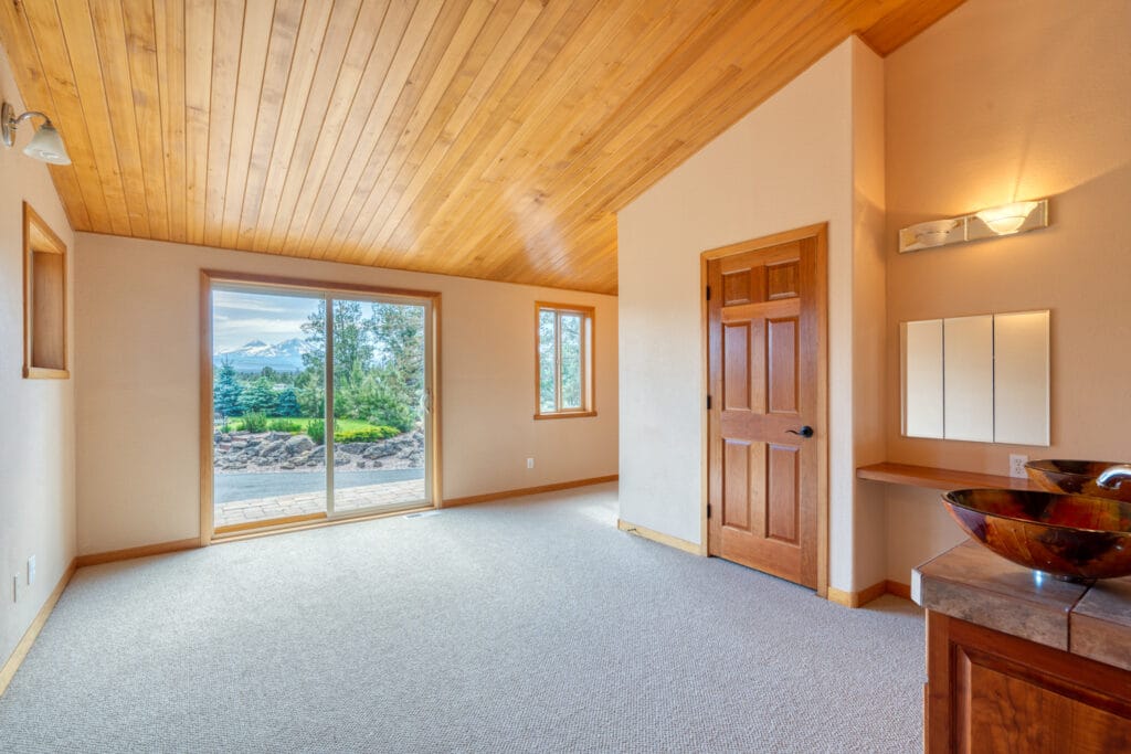 67134 Central St Bend OR — Pro Property Photos by Wasim